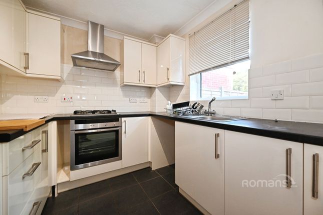 30, Simkins Close, Winkfield Row photo 2