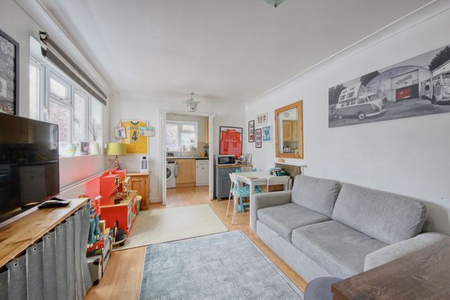 Flat 2 10, Cedars Road, Kingston Upon Thames photo 3