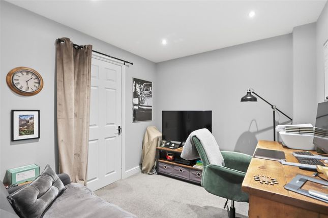 102 Malthouse Lane, Chesterfield photo 4
