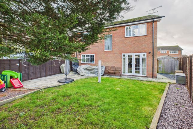 1 Chilton Close, High Wycombe photo 2