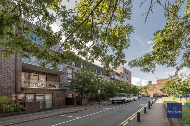 Gibson Road, London photo 2