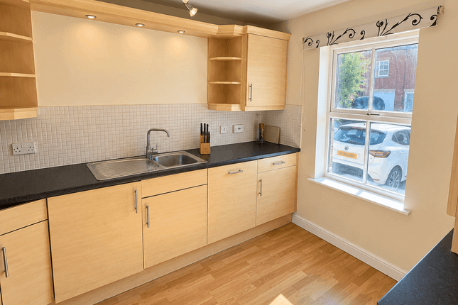 30 Olivia Drive, SLOUGH photo 3