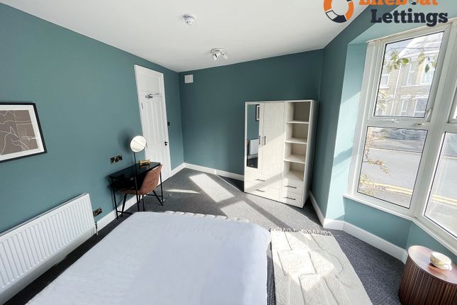 RM1 49SA, Sussex Avenue, Ashford, Ashford photo 2
