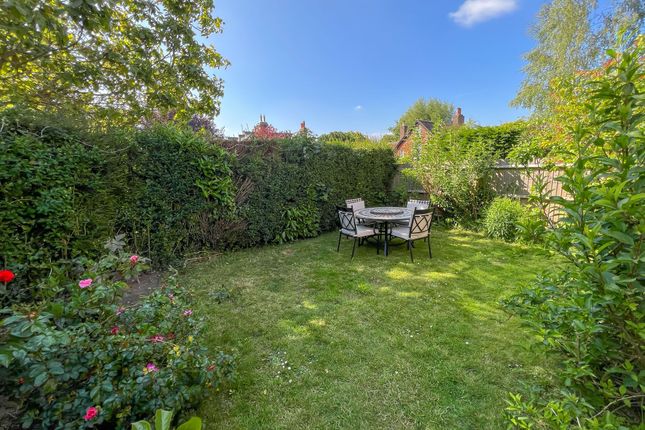 85 Hammerwood Road, East Grinstead photo 4