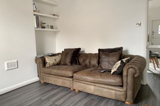 9, Joynson Street, Sale photo 2