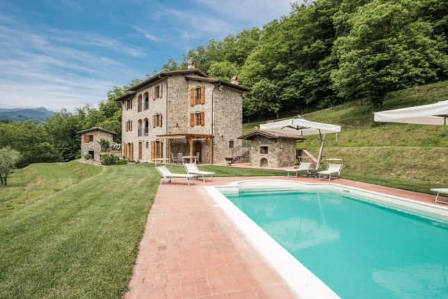 Farmhouse for sale in Lucca, Tuscany, Italy