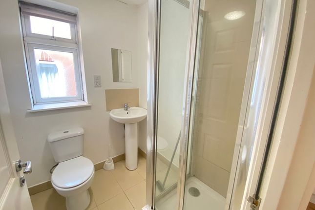 Flat 2,, 197A Desborough Avenue, High Wycombe photo 5