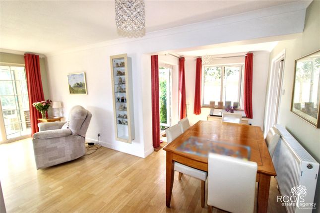 6, The Waverleys, Berkshire photo 4