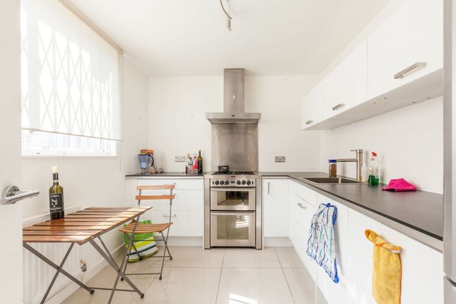 1-bed flat on Whitecross Street, Clerkenwell, £2,145/mo