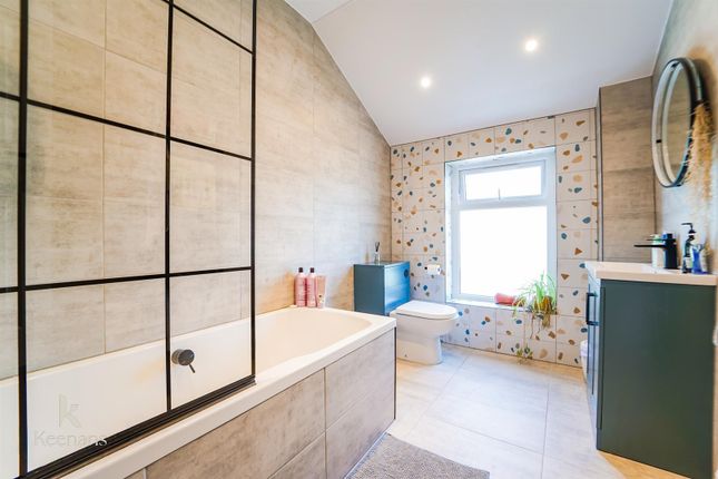 20, West View, Helmshore photo 4