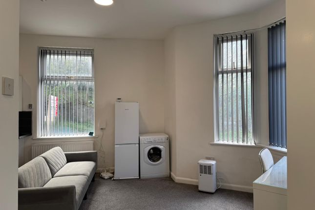 78, Studio, Westcroft Road, , Bradford photo 2