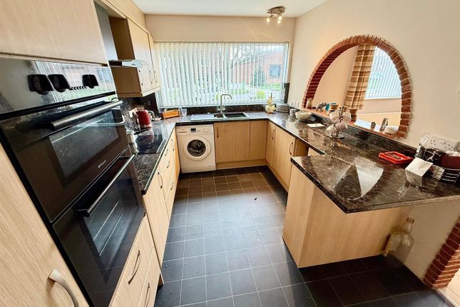 61, Lawn Avenue, Great Yarmouth photo 3