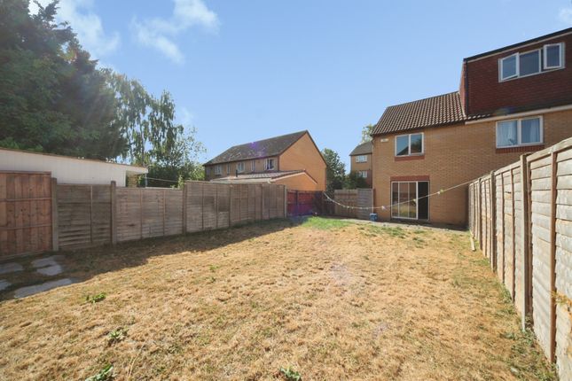 58, Simpson Close, Luton photo 4