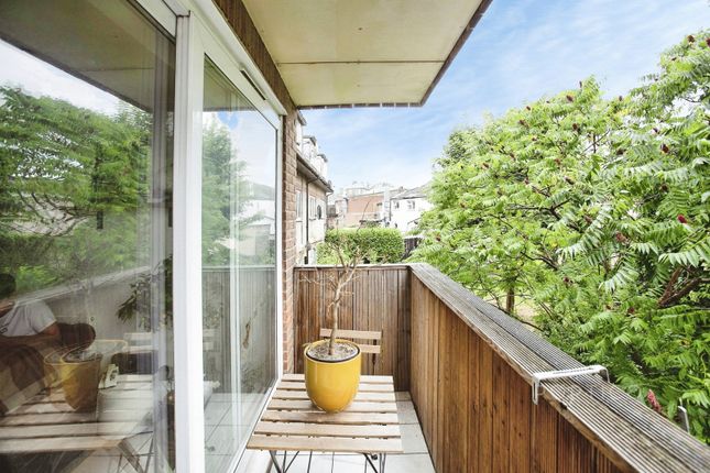 Flat 9 Raglan Court, 36, Raglan Road, London photo 5