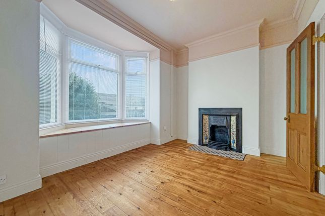 35 Cenydd Terrace, Caerphilly photo 4