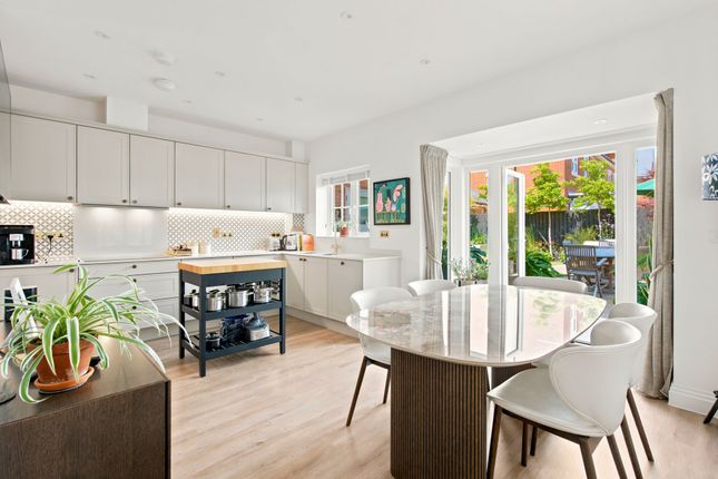 9 Martin Avenue, Ascot photo 4