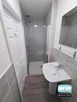 Room 5, 12 St Vincent Avenue, Doncaster photo 5