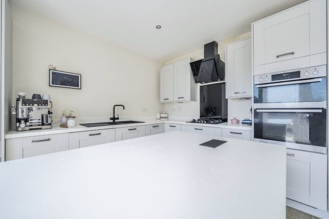 8, Hoplands Road, Canterbury photo 3