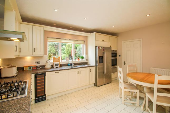 7, Howcroft Gardens, Wakefield photo 2