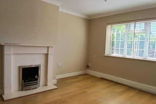 Huntingfield Way, Egham photo 5