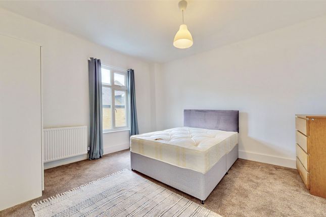 Room to rent in St. Marys Road, London