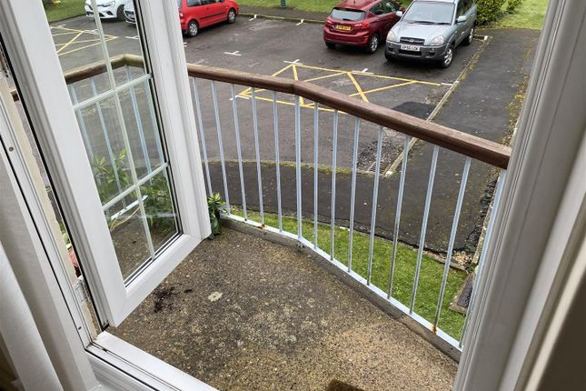 10 The Lawns, St. Marys Close, Eastbourne photo 4