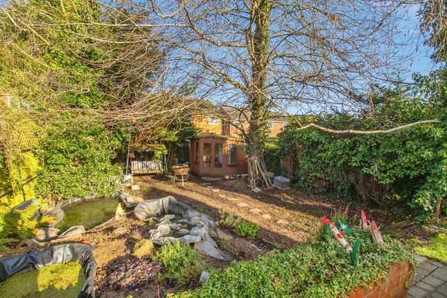 35, Theydon Avenue, Milton Keynes photo 4