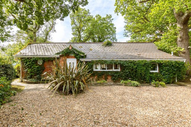 Kipper Cottage, Woodside Road, Wootton Bridge photo 2