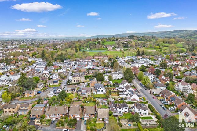 31, Copt Elm Close, Cheltenham photo 4