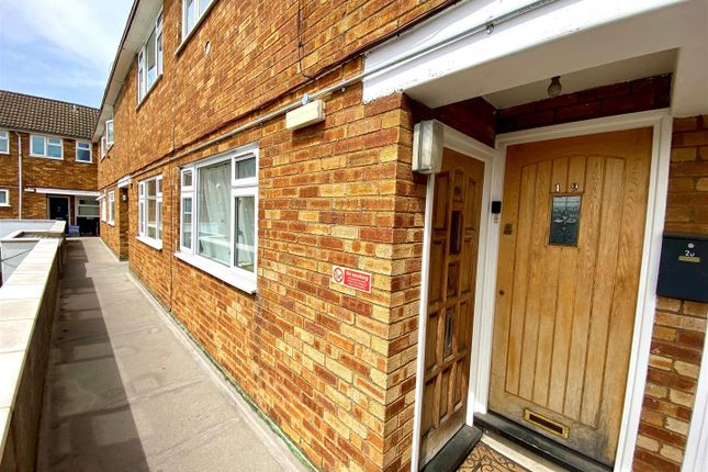 18, Manor Court, Potters Bar photo 3