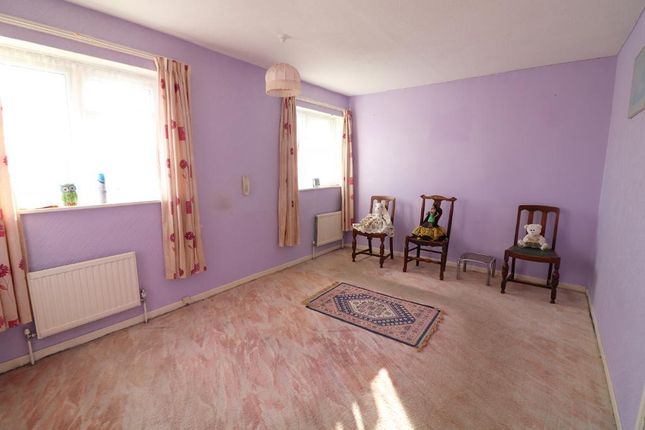 Property for sale in Purcell Road, Luton, Bedfordshire