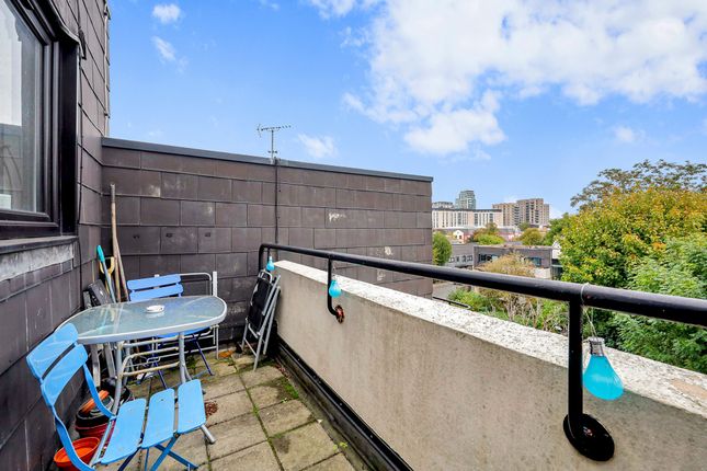53, Ericcson Close, London photo 2