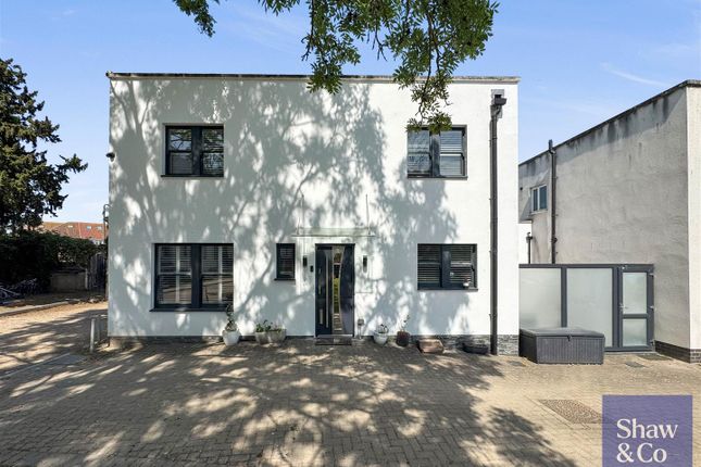 4-bed detached on 1, The Mews, Isleworth, £699,950