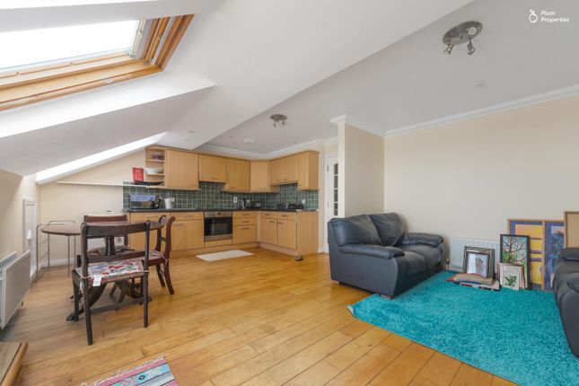 Flat to rent in Century Court, Queens Promenade, Douglas, Isle Of Man