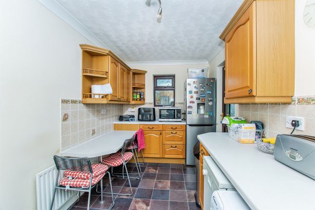 17, Churchfield Way, Wisbech photo 4