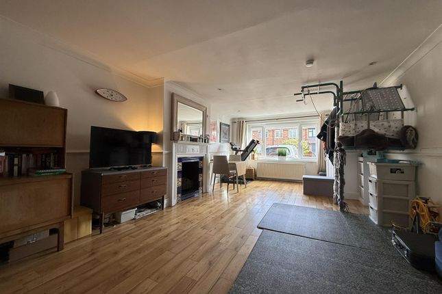 3, Mill Close, West Drayton photo 2
