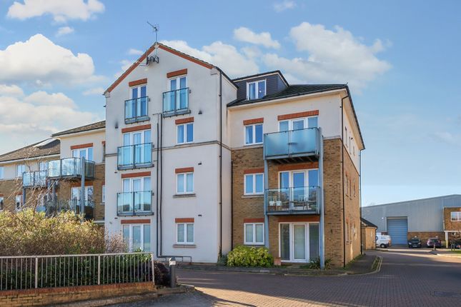 Thumbnail Flat for sale in Fairwater Drive, Shepperton