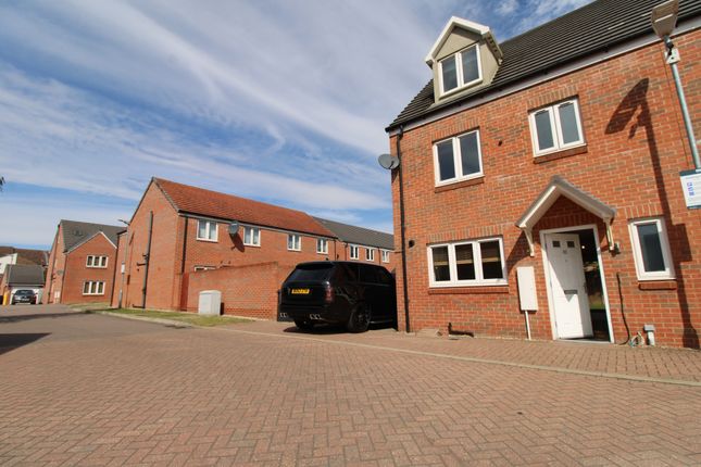 Thumbnail Semi-detached house to rent in Guardian Way, Luton, Bedfordshire