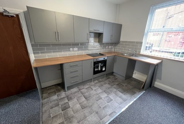 93 Flat 2, Stanningley Road Armley Leeds photo 2