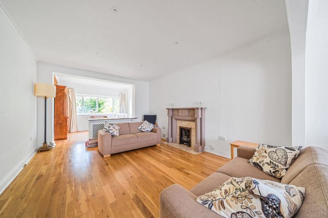 63, The Ridings, Ealing photo 3