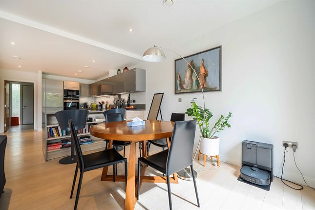 48, Flat 2, Reminder Lane, London photo 3