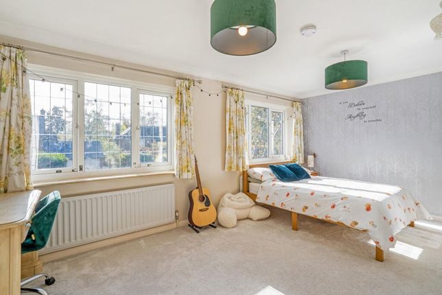 25, Blackwood Close, Surrey photo 2