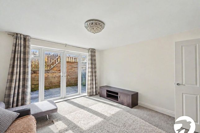 35, Ironside Close, Kent photo 4