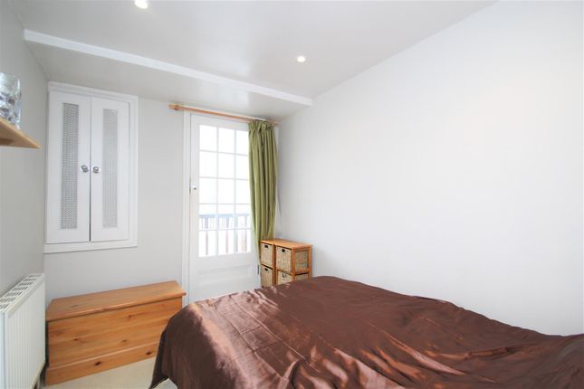 Flat to rent in Florian Road, London
