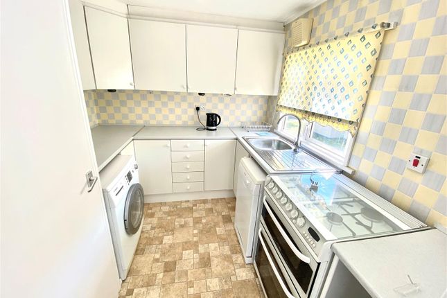 29, The Firs Park, Woodside Lane, Hatfield photo 3