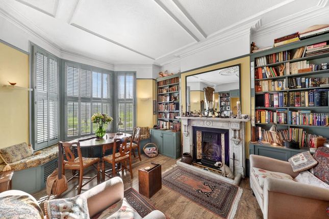 Studio flat on First floor flat 76, Clapham Common North Side, London, £350,000