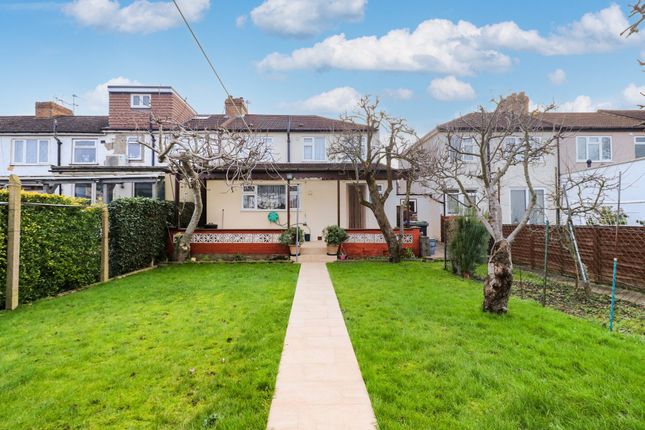 End terrace house for sale in Albany Park Avenue, Enfield