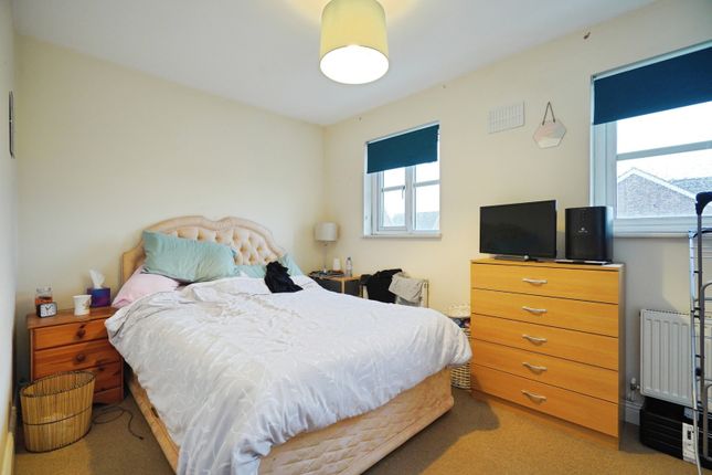 8, Golding Crescent, Staffordshire photo 4