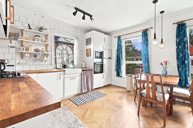 Flat B, 1, Wakefield Road, London photo 3