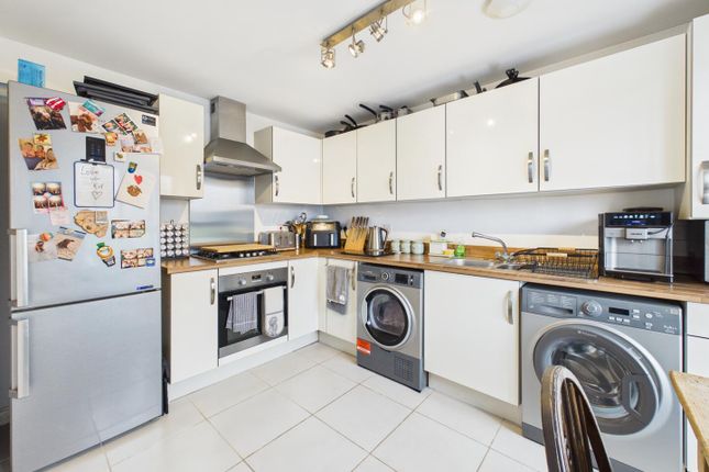 21, Heol Tredwr, Bridgend photo 4
